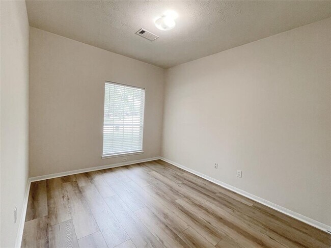 Building Photo - 1523 Turret Crown Dr