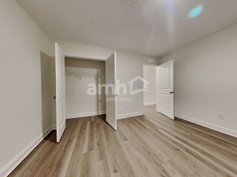 Building Photo - 11638 Hillside Dr