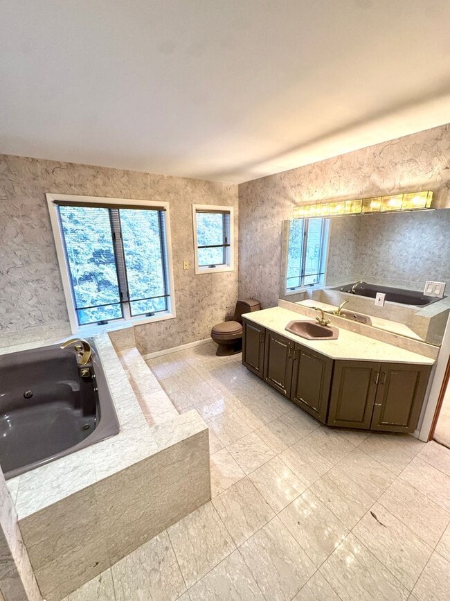 Building Photo - GRAND FIVE BEDROOM HOME