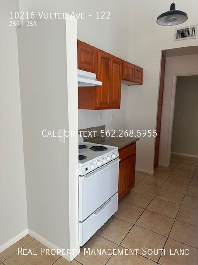 Building Photo - Newly Renovated 2 Bedroom/ 2 Bath Spacious...