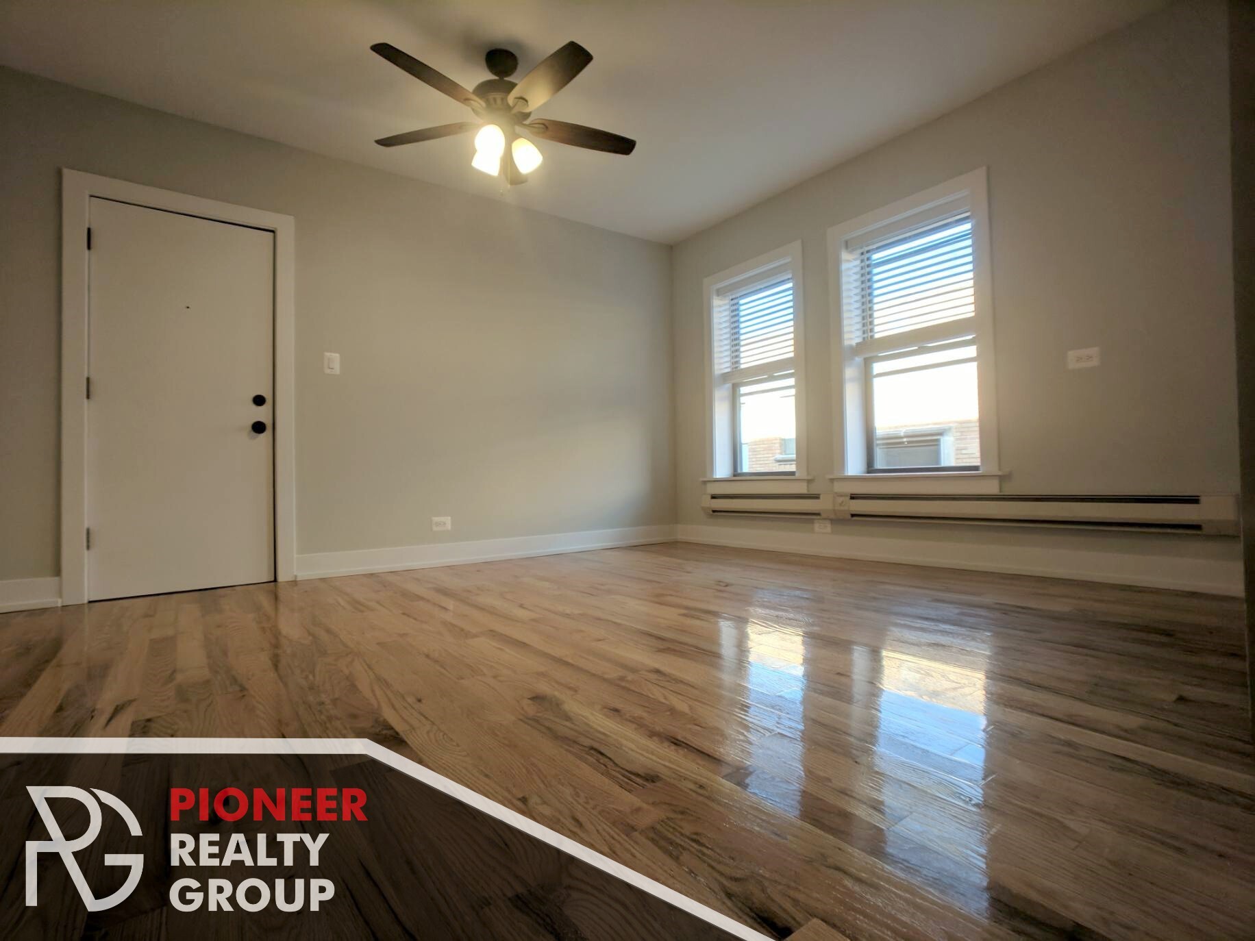 Building Photo - 813 W Cornelia Ave