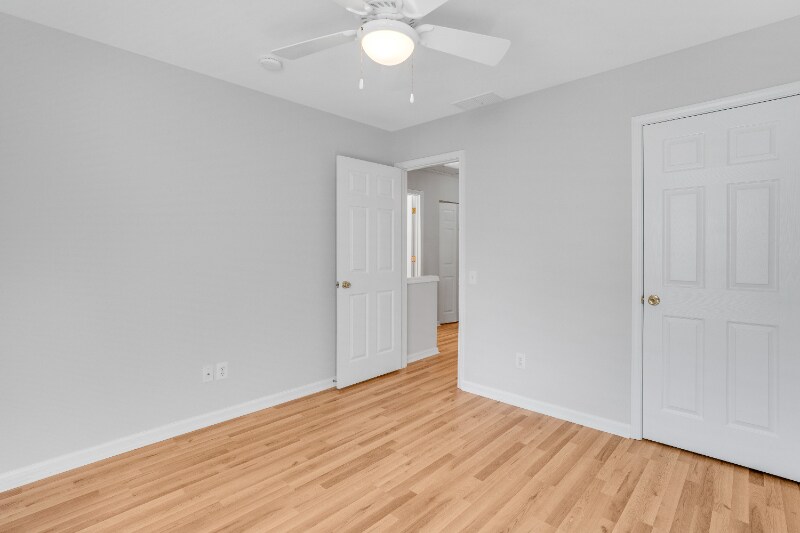 Building Photo - 9237 Bellegarde Dr