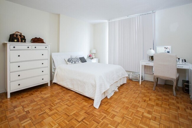 Building Photo - 33 Pond Ave