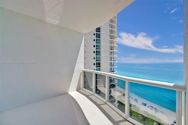 Building Photo - 16001 Collins Ave