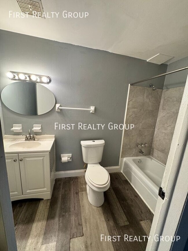 Building Photo - 5600 N Main St