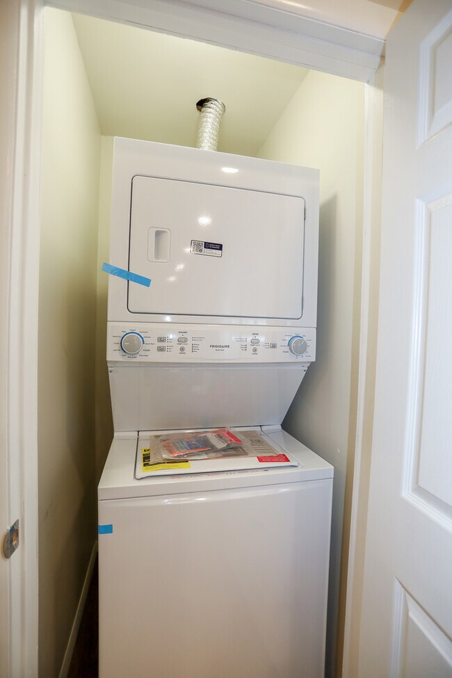 Building Photo - 9020 Lamon Ave