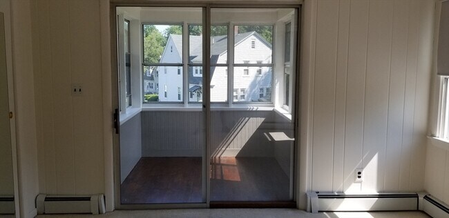 Building Photo - 302 Pleasant St