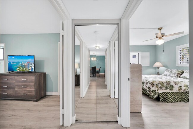 Building Photo - 5250 Las Verdes Cir