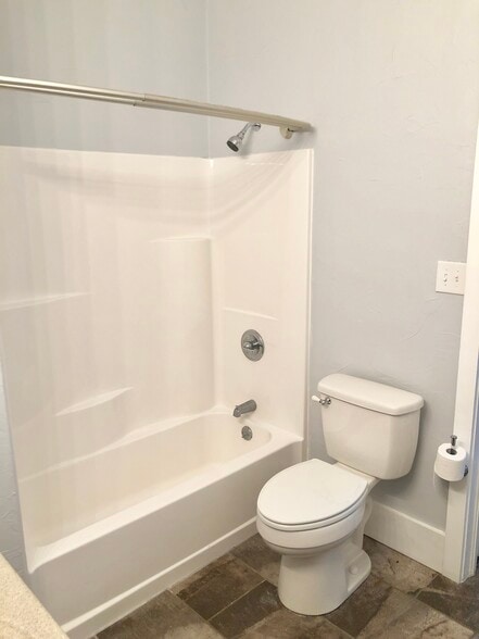 Master bath - 2800 NW 15th St