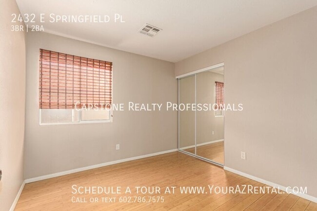 Building Photo - 2432 E Springfield Pl