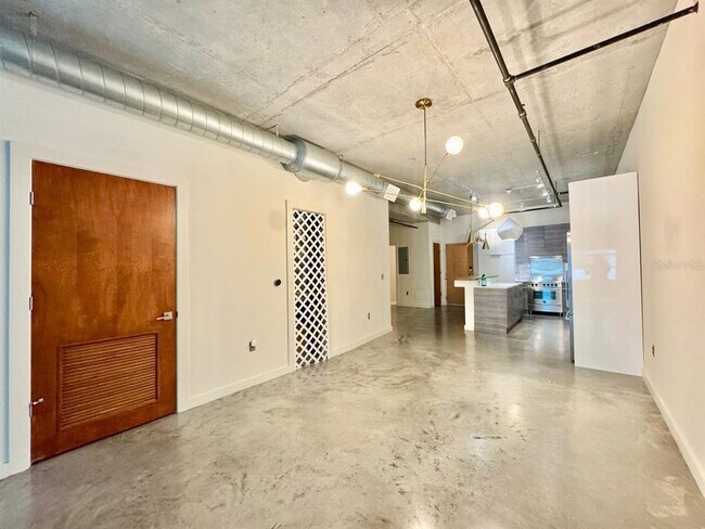 Building Photo - 1212 E Whiting St