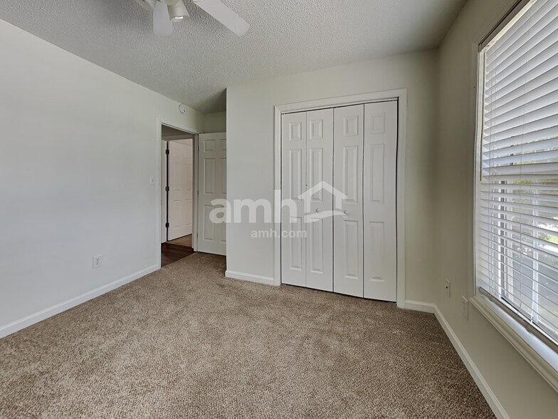 Building Photo - 1703 Hunterwoods Dr