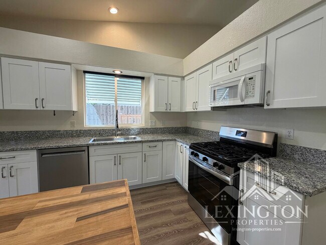 Building Photo - Pristine, single-story, 3bd/2ba, Home in Cameron Park!