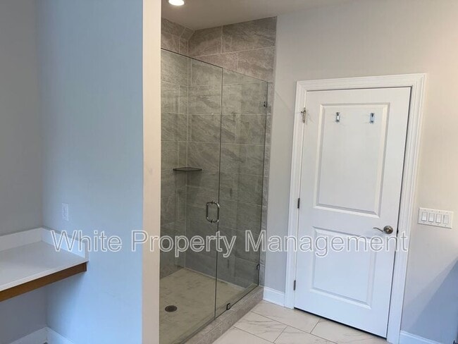 Building Photo - 209 Forsythia Ln