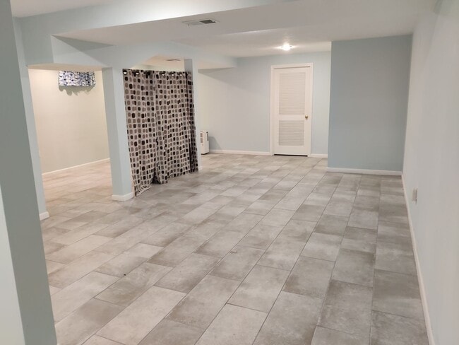 Building Photo - 2 Bedroom, 2 Bedroom Condo Year Round-Yarmouth Port