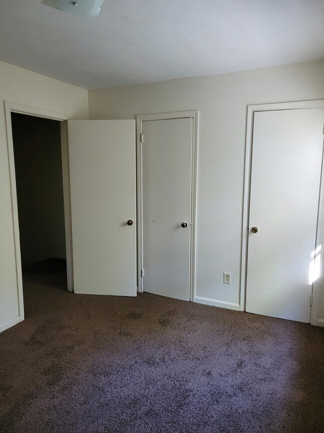 front bedroom - 1600 Antioch Rd