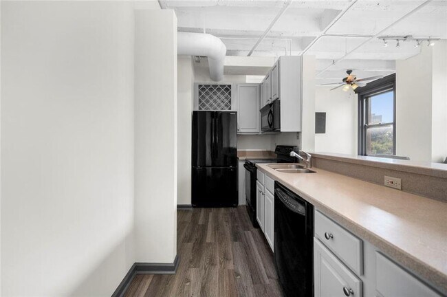 Building Photo - 32 Peachtree St NW