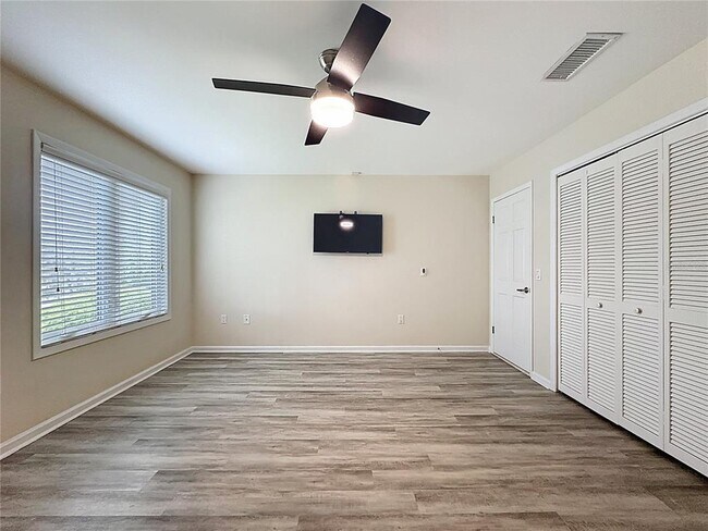 Building Photo - 6846 Lake View Dr