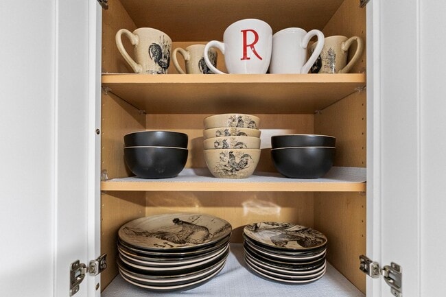 Building Photo - Stylish/Fully Furnished  2-Bedroom Retreat Near Campus & Downtown Columbia