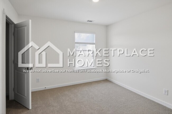 Building Photo - 3220 Highline Dr