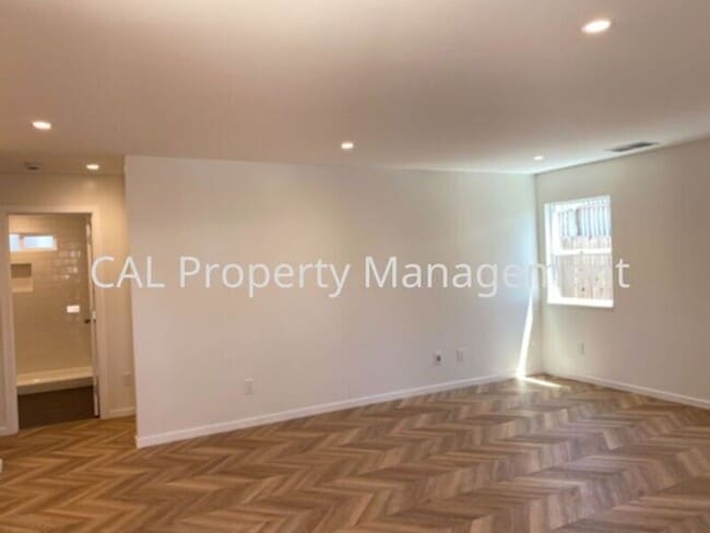 Building Photo - 3 Bed/2 Bath Single Level Home!