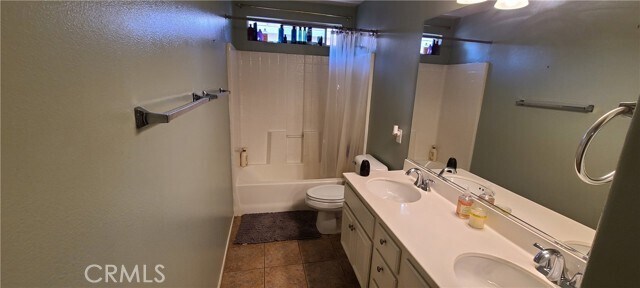 Building Photo - 2563 Gilbert Ave