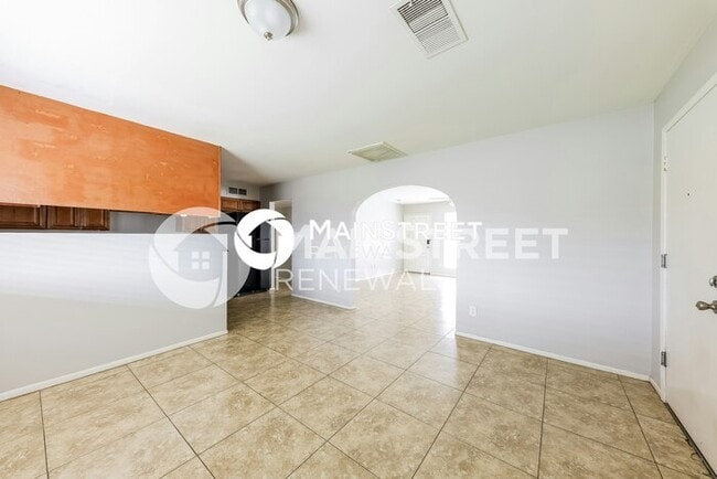 Building Photo - 3807 W Solar Dr