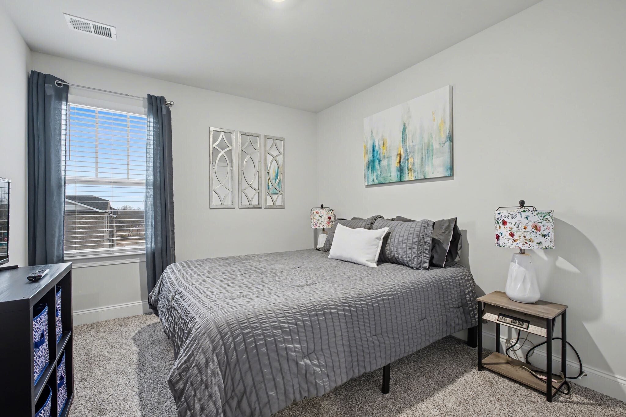 *** PROPERTY DOES NOT COME FURNISHED *** - 1682 Denali Dr