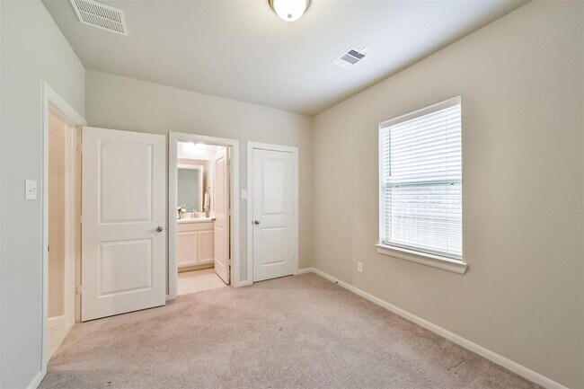 Building Photo - 151 Scarlet Maple Wy