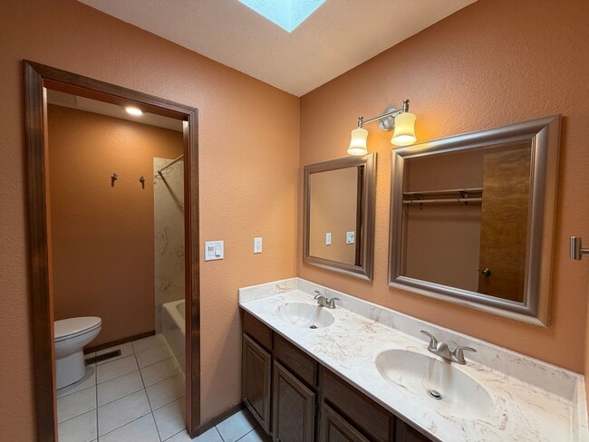 Building Photo - Beautiful Luxury 2 Bedroom Townhome Available in Corrales!