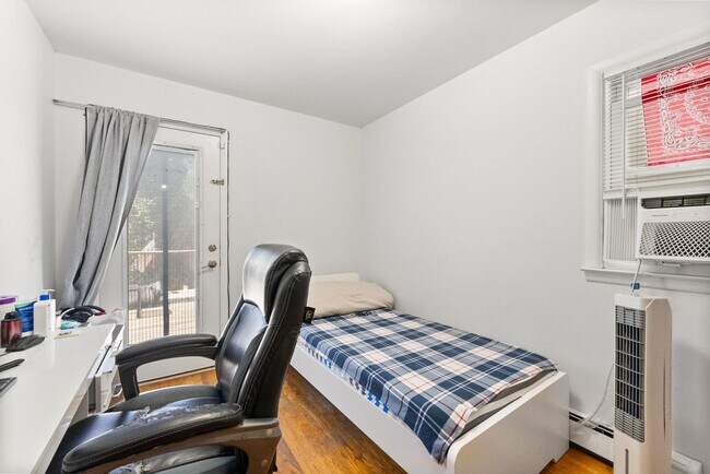 Building Photo - 50 Cottage St