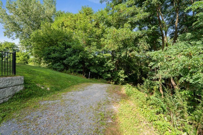 Building Photo - 228 Bayberry Cir