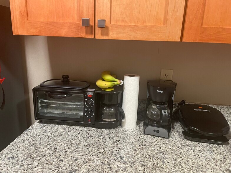 Building Photo - 2120 Lara Dr