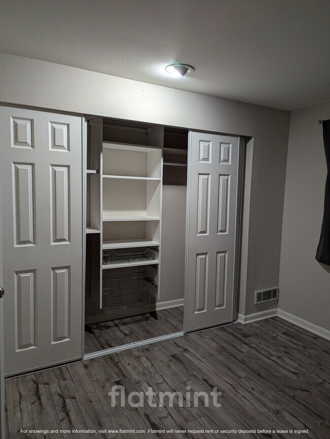 Building Photo - 8720 Phinney Ave N