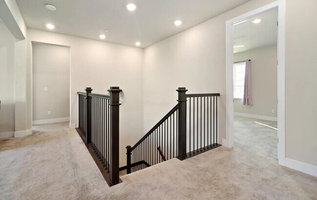Building Photo - 14917 View Ter Ct