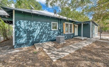 Building Photo - Spacious 4BD 2BA Home in Waco