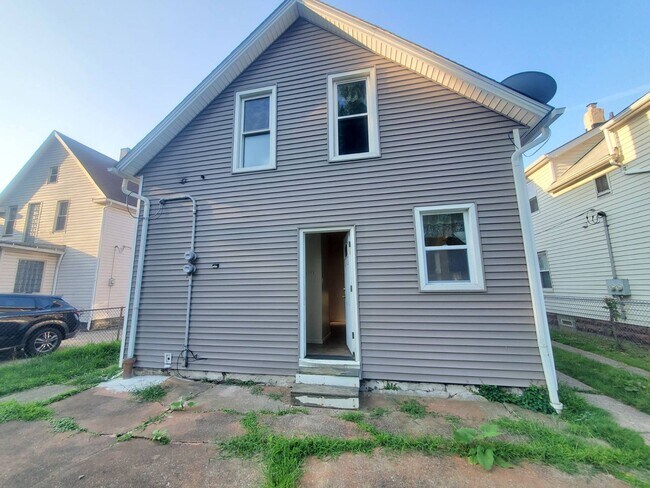 Building Photo - 2010 Forestdale Ave
