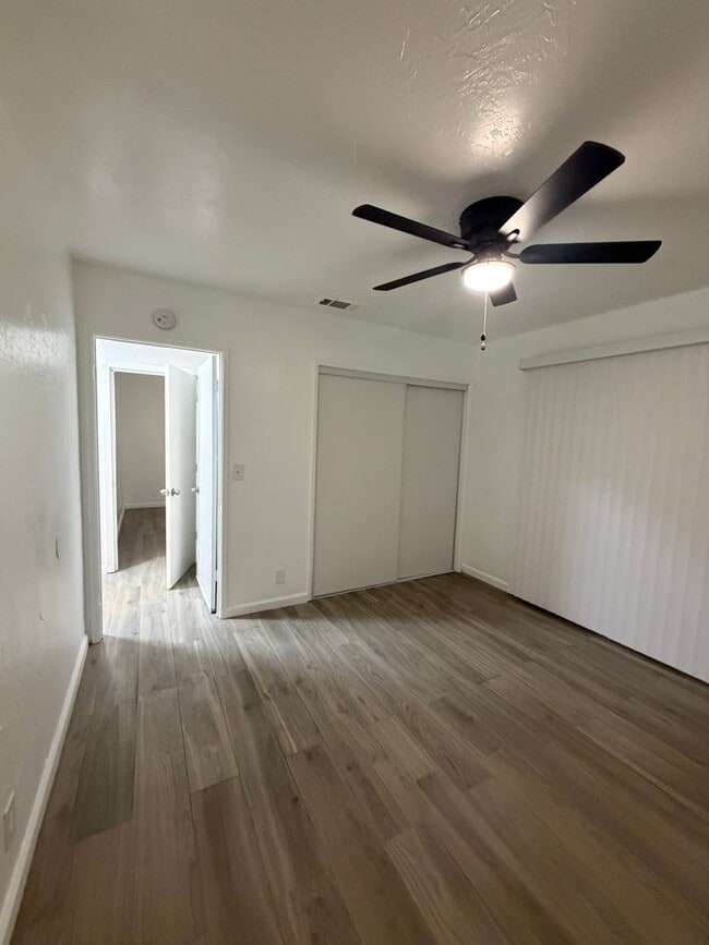 Building Photo - 14606 Riverside St