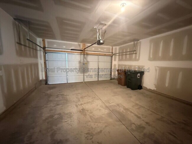 Building Photo - 1106 Broholmer Ln