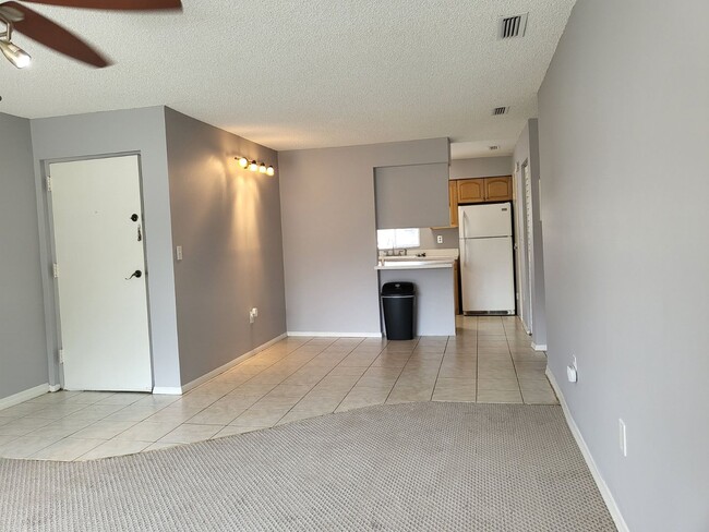 Building Photo - Fruitville & Tuttle area