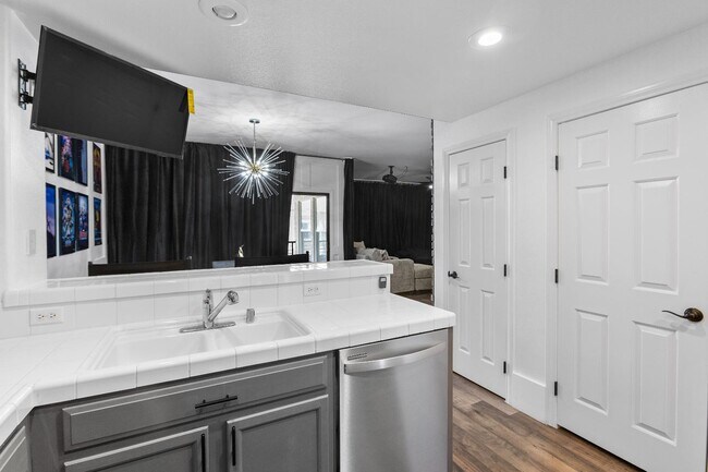 Building Photo - 10809 Garden Mist Dr