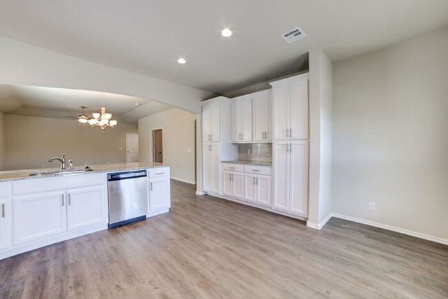 Building Photo - 3/2/2 Patio Home! Lawncare included