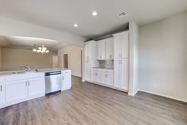 Building Photo - $500 Move In Special! 3/2/2 Luxury Patio Home!