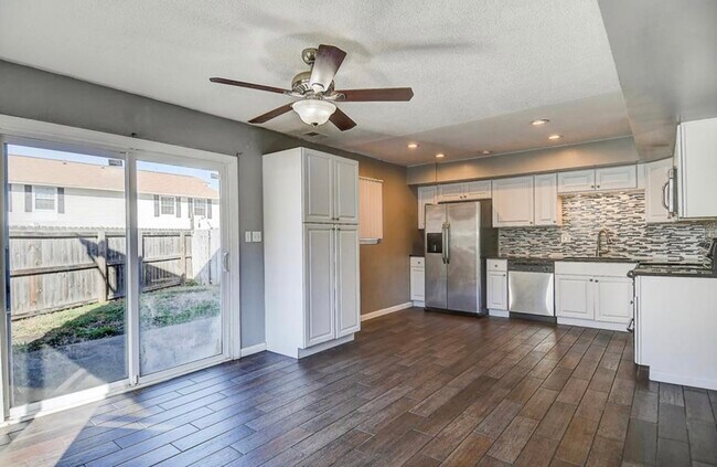 Building Photo - 727 Alder Cir