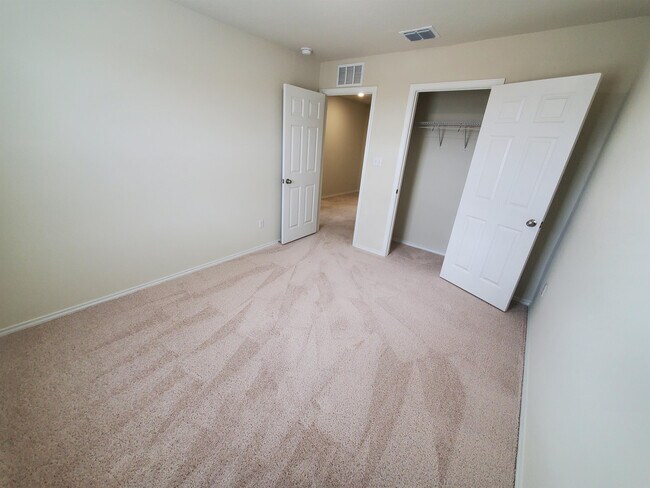 Building Photo - 743 Retama Pass