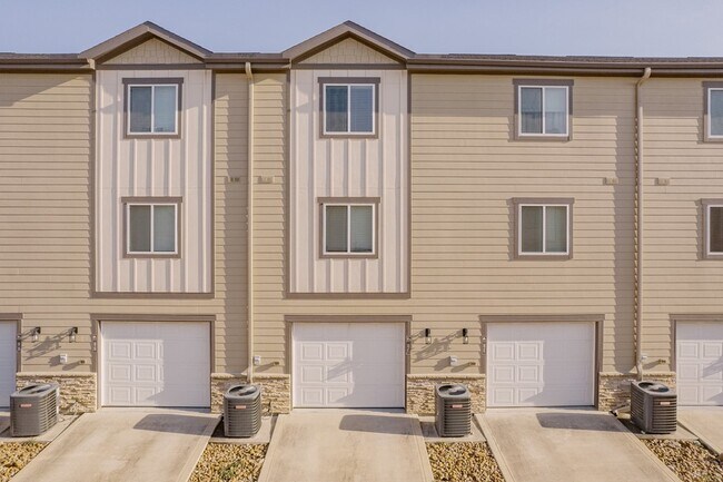 Building Photo - 12603 Telge Rd