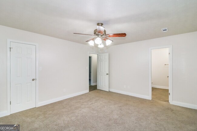 Building Photo - 420 Rosehill Dr
