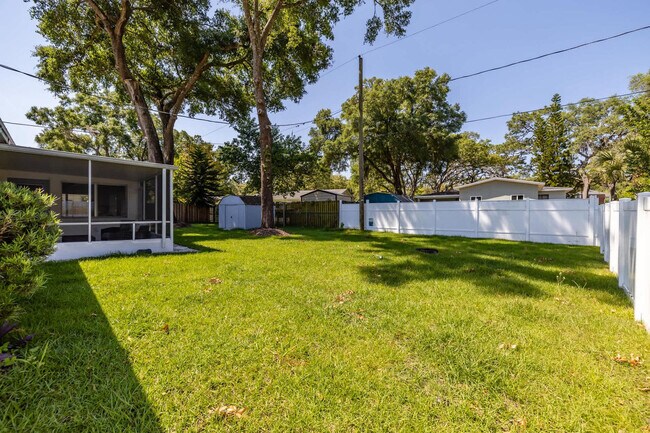 Building Photo - 208 Woodbine Ave