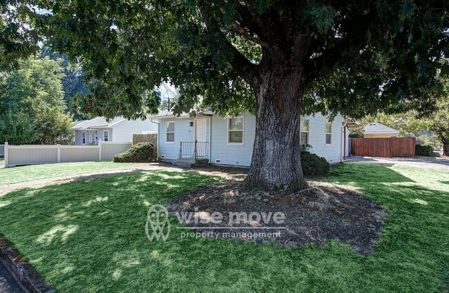 Building Photo - 2 Bedroom Home with Garage- Corner Lot!