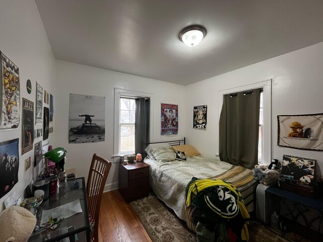 Building Photo - Aug 1st 2026/2027 Pre-leasing Close to 1.5 Blks to CSU & Old Town